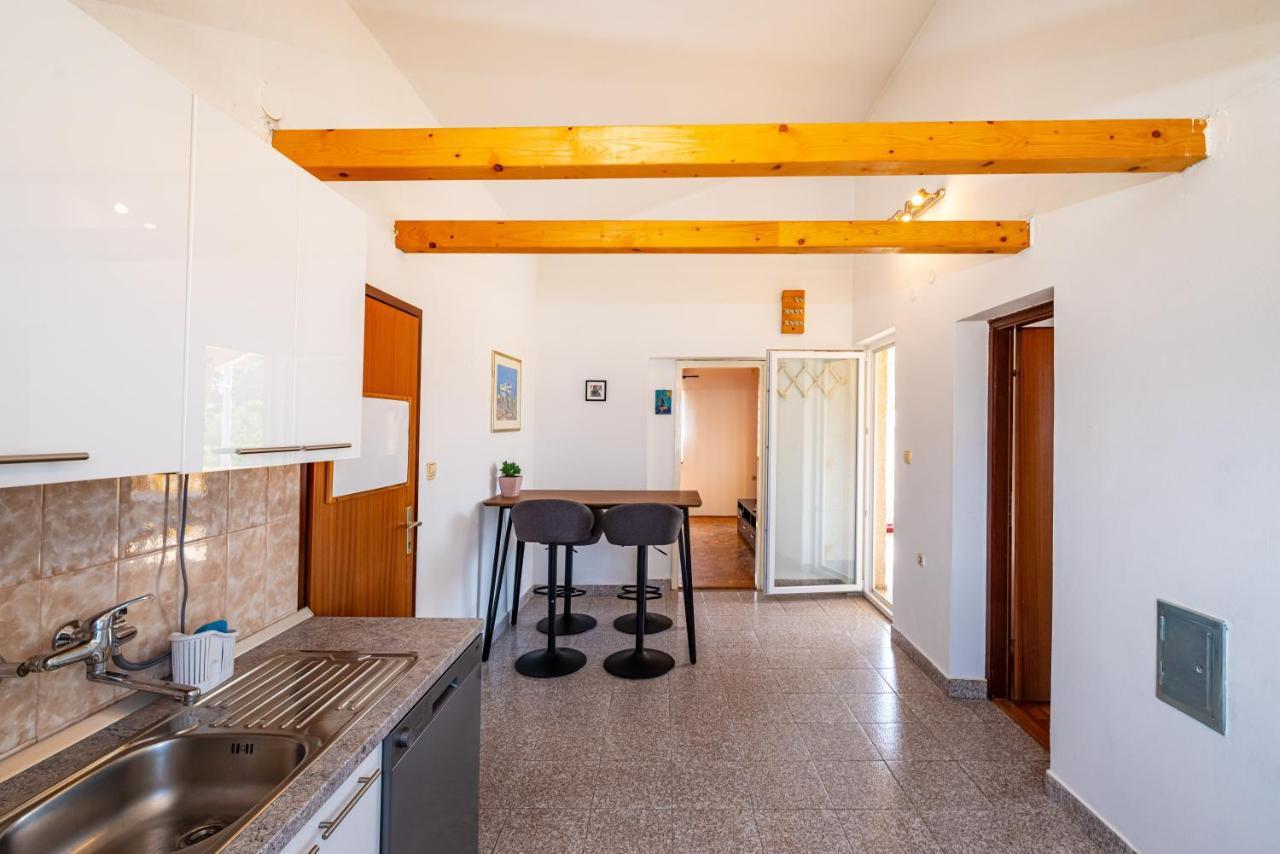 Apartment Sea And Mountain With Pool Novigrad  Bilik gambar