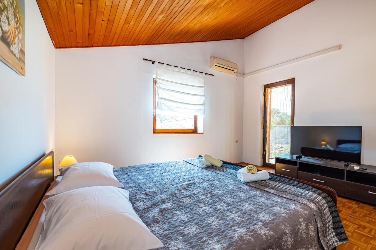 Apartment Sea And Mountain With Pool Novigrad  Bilik gambar