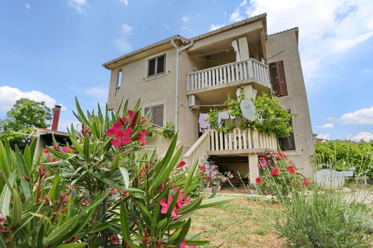 Apartment Sea And Mountain With Pool Novigrad  Luaran gambar